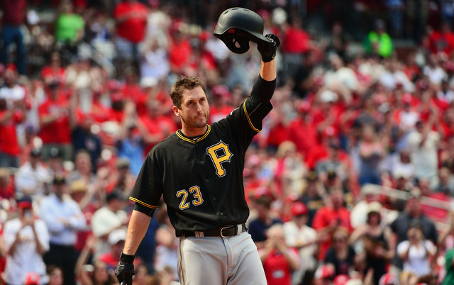 Watch Matt Carpenter receive standing ovation from Cardinals fans