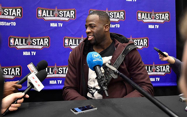 Draymond Green likes Zach LaVine in the dunk contest. (USATSI)