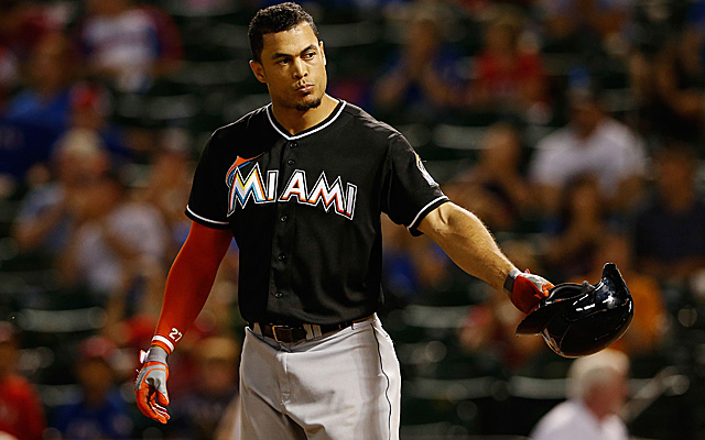 Giancarlo Stanton leaves game with left wrist contusion 
