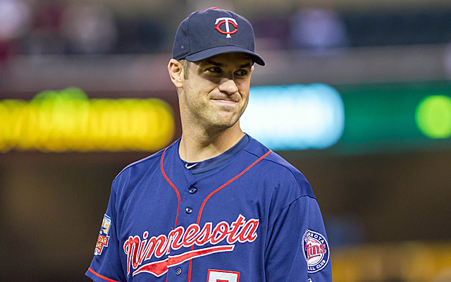 Mauer becomes 3rd player to collect 2,000 hits with Twins