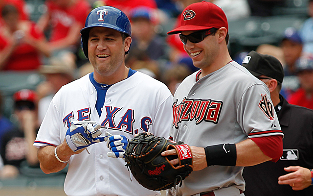 Freak injury alert: Lance Berkman meets charter plane stairs