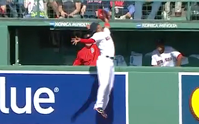 Mookie Betts' running grab, 06/01/2022