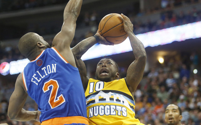 The Golden State Warriors' Nate Robinson (2), right, blocks a shot