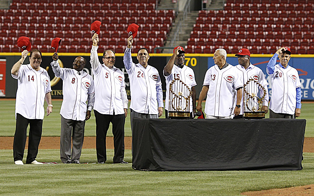 Cincinnati Reds honor Pete Rose with bronze statue at stadium