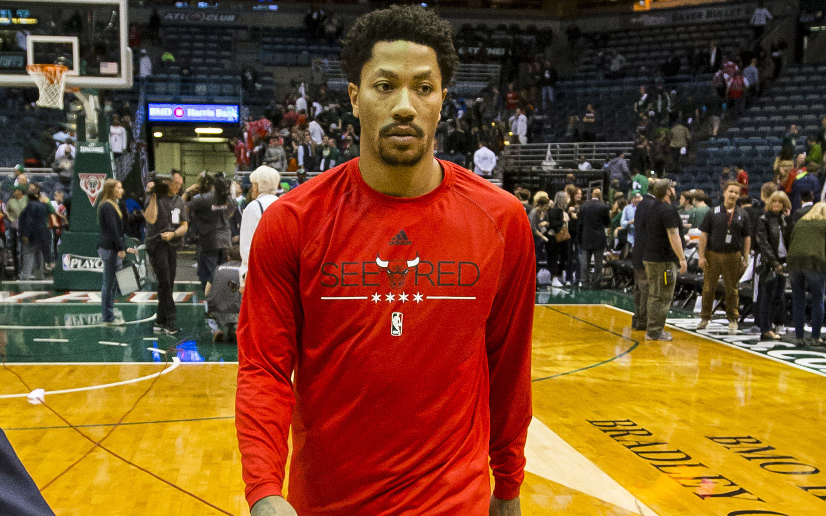 Derrick Rose reportedly offers to help pay for funeral of slain 6