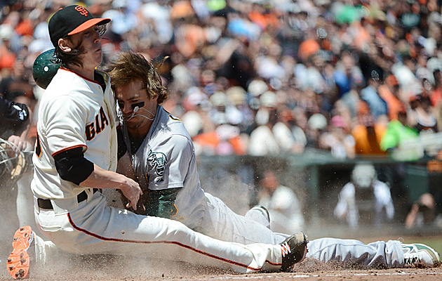 Tim Lincecum leaves game shortly after home plate collision