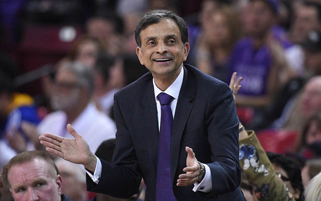 Vivek Ranadive wants to clap for a different kind of band.  (USATSI)