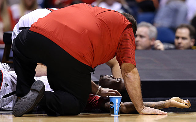 Louisville's Kevin Ware suffers gruesome broken leg - CBSSports.com