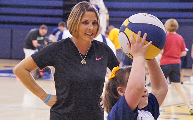 Buzz Williams' wife, Corey, works with Kelly Lyons during the Buzz's Bunch camp. (Provided by Robbin Lyons)