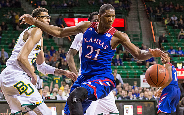 Joel Embiid walks through Kansas campus, gets warm welcome from fans