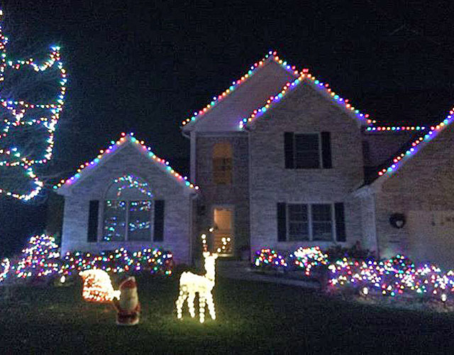 The Ohio State and Michigan hoops coaches get together to spread some cheer. (Facebook)