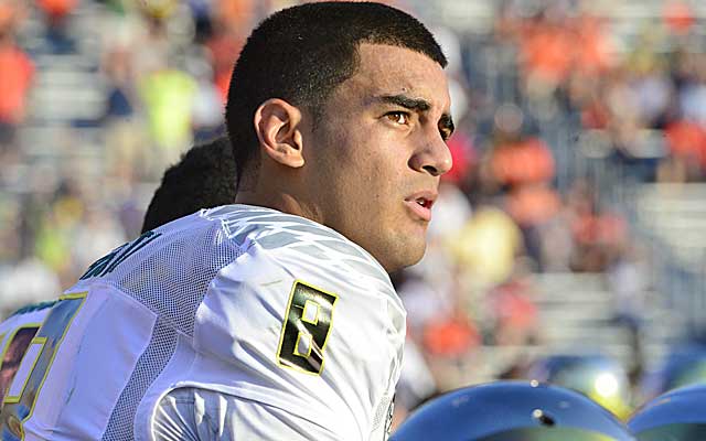 Oregon quarterback Marcus Mariota pacing the Heisman field after