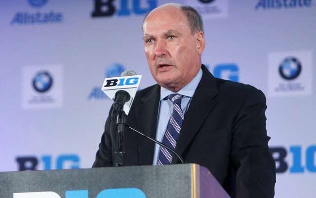 Jim Delany wants his ADs to keep up communication with the bowls. (USATSI)