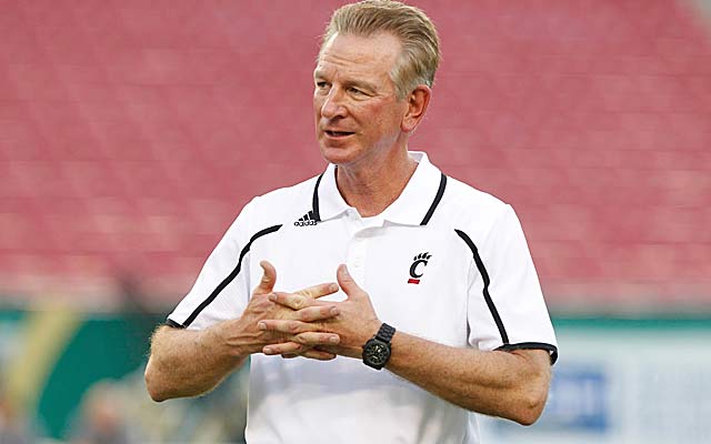 Tommy Tuberville says team sports are a great unifier for people from all walks of life.  (USATSI)