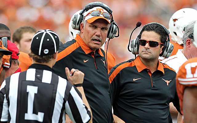 Longtime Texas assistant Duane Akina will be the new secondary coach at Stanford. (USATSI)