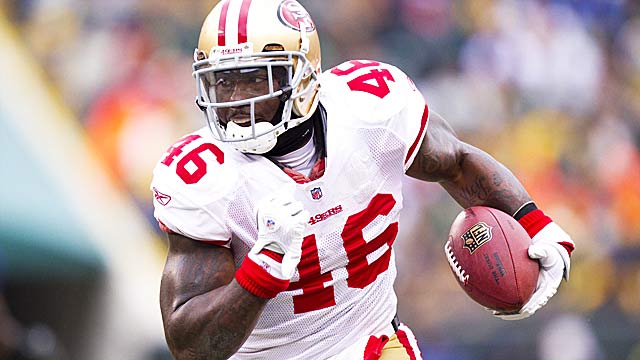 San Francisco 49ers rookie tight end Delanie Walker stands in the News  Photo - Getty Images