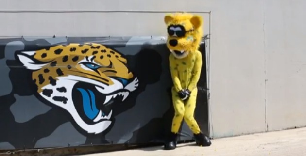 VIDEO: Jaguars mascot shot with paintballs after lost Colts bet