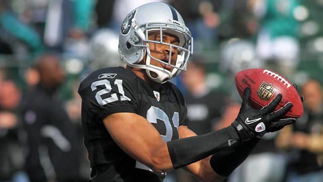 Oakland Raiders Nnamdi Asomugha (21) is all smile after