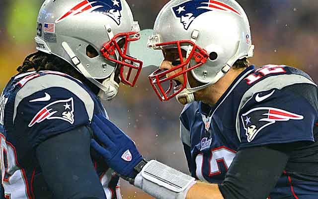 LeGarrette Blount and a bruising running game leads the Patriots to blowout win over the Colts.   (USATSI)