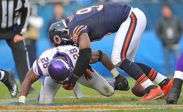 Julius Peppers makes the Bears defense go