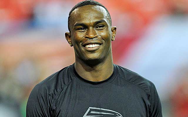 Julio Jones' next deal will likely be structured with base-salary guarantees. (USATSI)