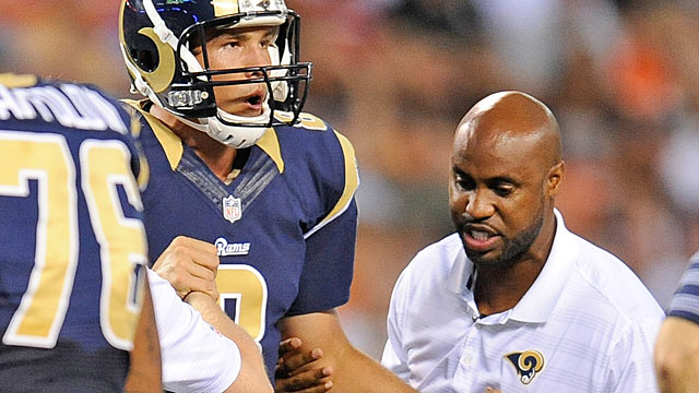 Rams' Sam Bradford tears ACL, out for season