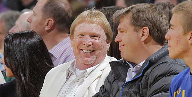 Would Mark Davis take $2B to sell the Raiders to help the NFL fill its LA market? (USATSI)