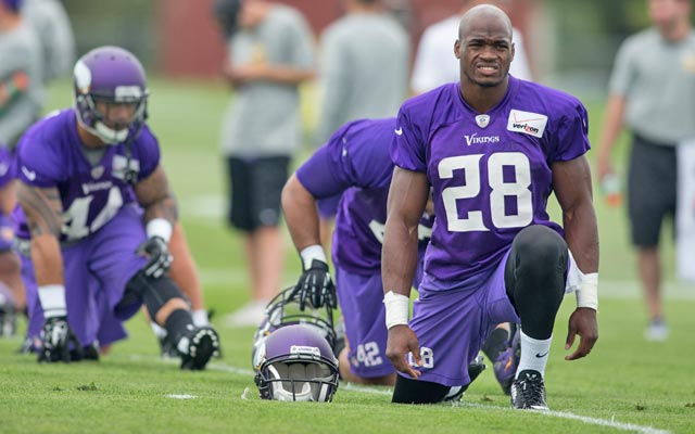 Clinton Portis gets Adrian Peterson jersey signed