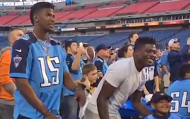Kendall Wright and Justin Hunter don't seem too excited about Marcus Mariota. (YouTube)