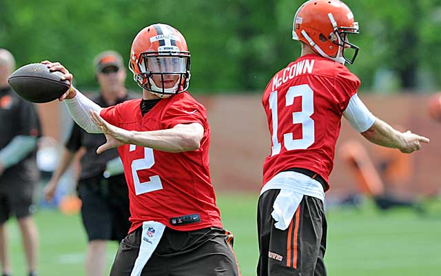 Who starts at QB in Cleveland: Johnny Manziel or Josh McCown? (USATSI)