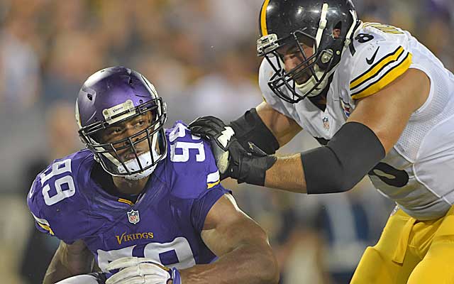 Steelers Villanueva Breaks From Team, Honors Army Hero on His Helmet