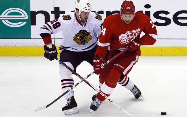 Bryan Bickell (right) and the Chicago Blackhawks beat the Red Wings at their own game. (USATSI)